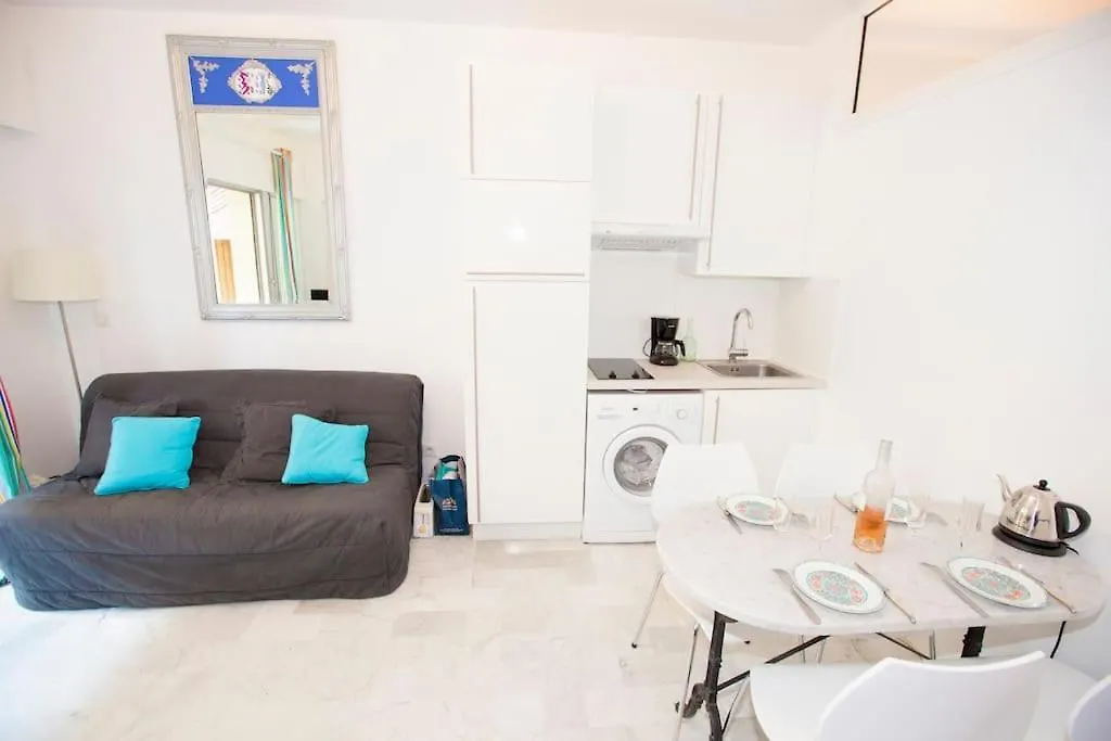 French Riviera: Seafront Apt & Pool Near Monaco Roquebrune-Cap-Martin