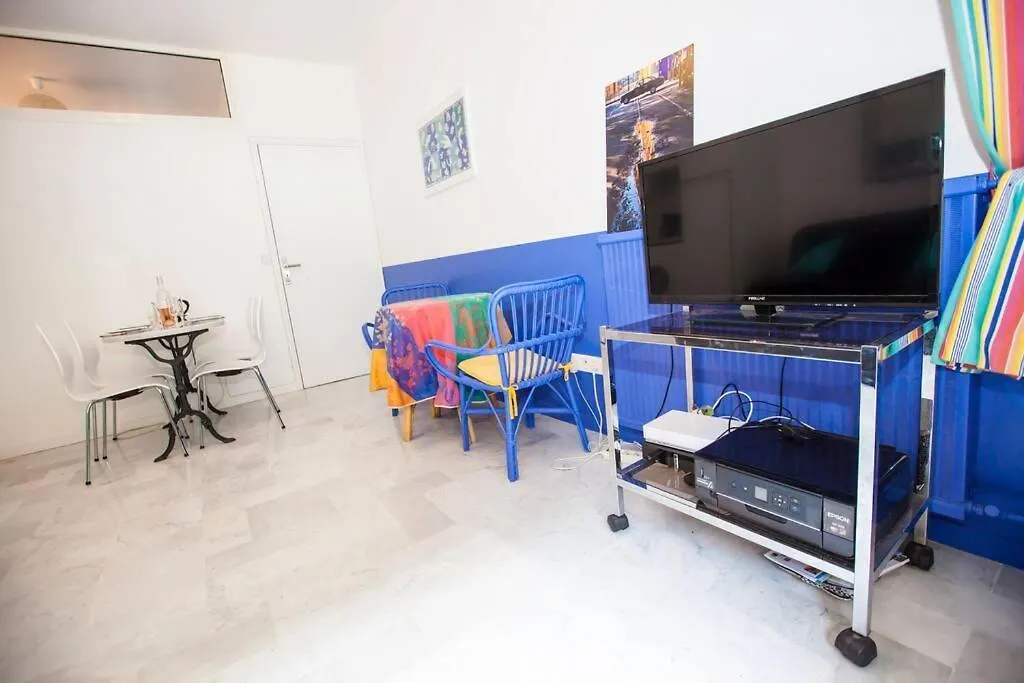 French Riviera: Seafront Apt & Pool Near Monaco location